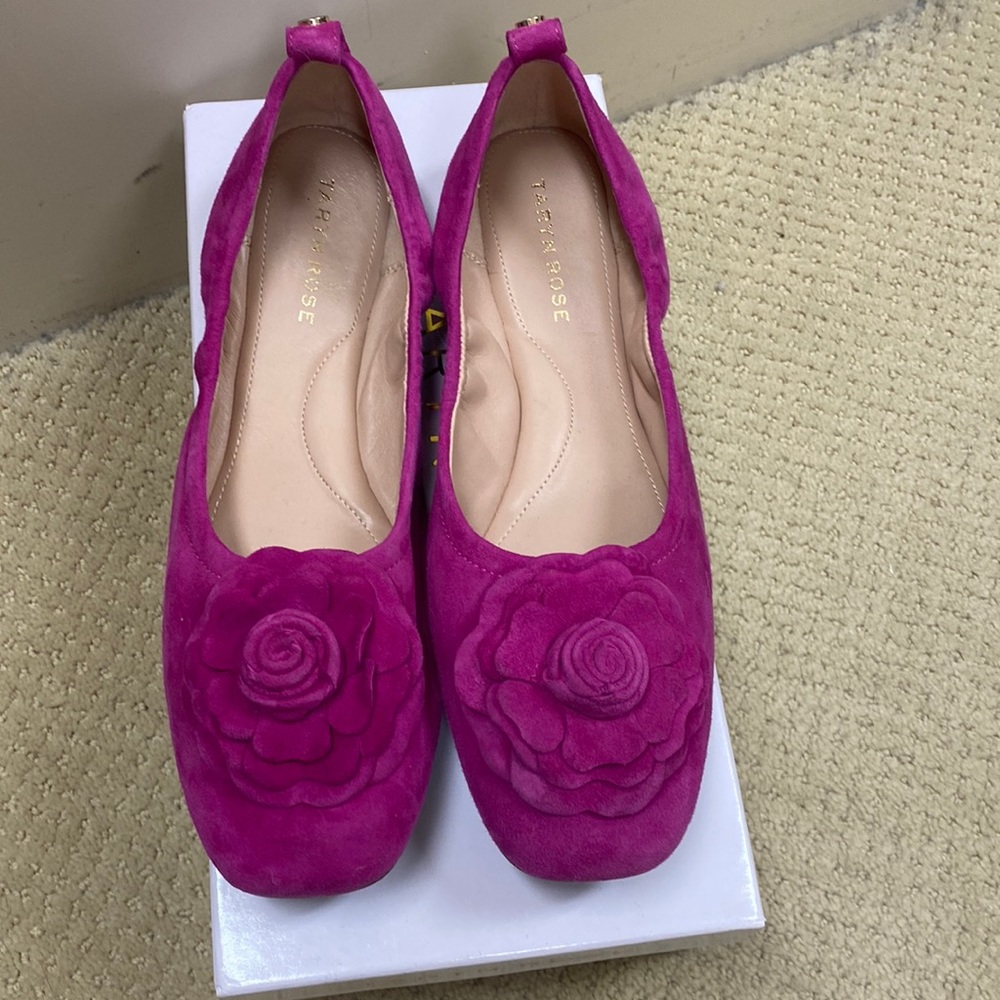 Taryn Rose Silky Suede Magenda Flats Sz 8